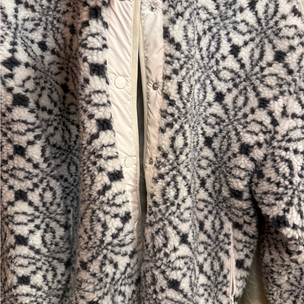 Fabletics Monochrome Patterned Teddy Jacket - Picture 3 of 5